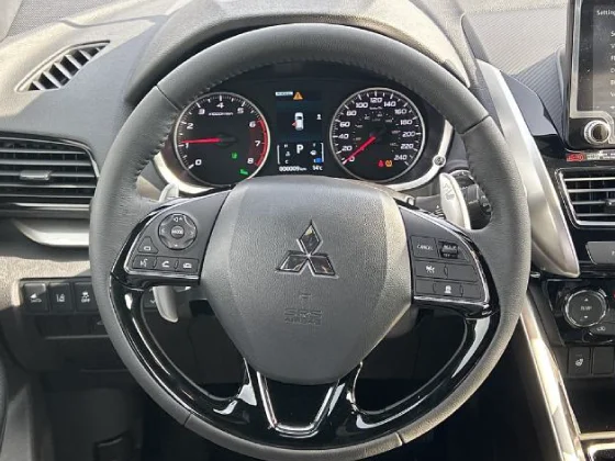 VOLANTE-ECLIPSE-CROSS